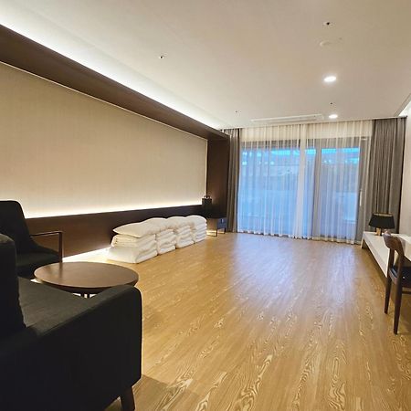 The Qube Resort Jeju Szogüpho Kültér fotó